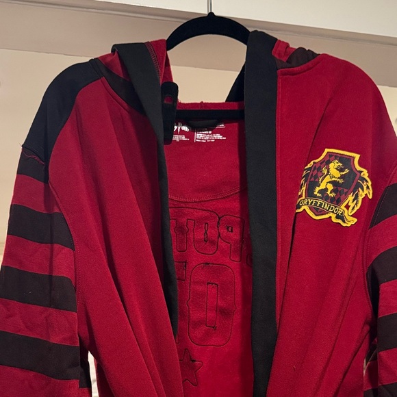 Gryffindor Robe - Picture 2 of 4